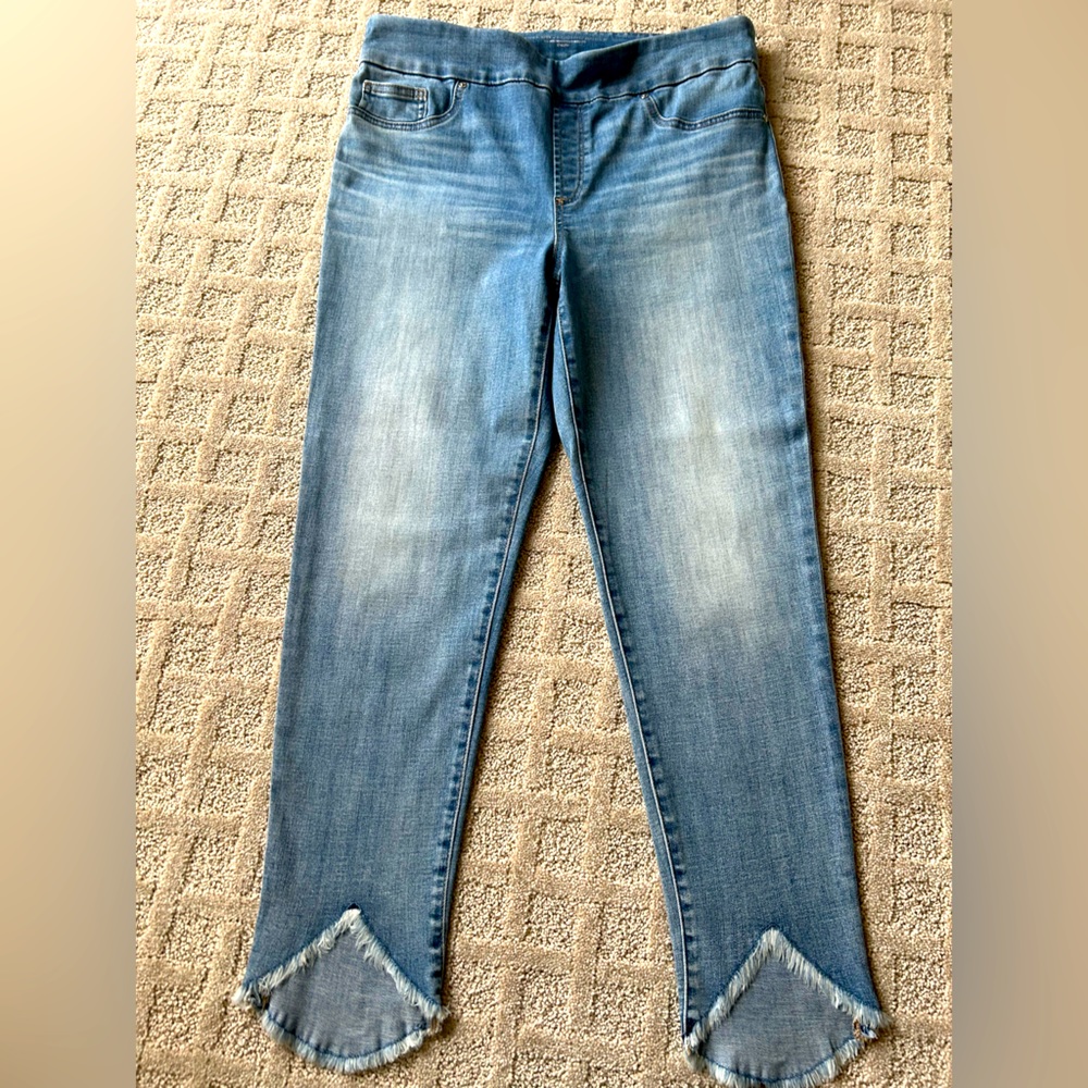 Chico's Light Blue Frayed Tulip Hem Capri Jegging Jeans